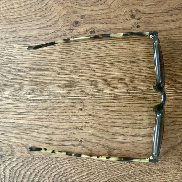 Banana Republic Sunglasses - Picture 6 of 6